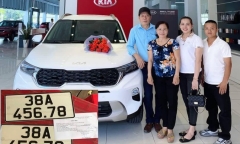 Xe Kia Soner bấm trúng biển 