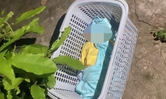 Vụ bé sơ sinh bị bỏ rơi trước nhà dân ở Quảng Ninh: Trong giỏ nhựa có 200.000 đồng