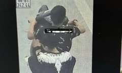Nam thanh niên thường xuyên 