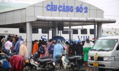 Phú Quốc: Thời tiết chuyển biến xấu, tàu phà ra đảo tạm ngưng hoạt động