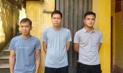 Hai công nhân trộm cắp bị nhóm công nhân
