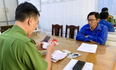 Lợi dụng chiêu 