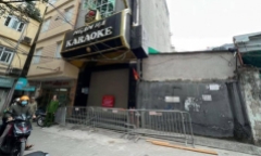 Tin thời sự mới nóng nhất 1/2: Quán karaoke cho múa thoát y bị đề xuất tước giấy phép