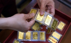 Giá vàng hôm nay 13/4: Giá vàng thế giới tăng vọt, vàng SJC giữ mốc 67,02 triệu đồng