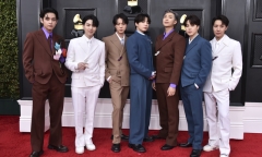 Cổ phiếu HYBE giảm mạnh sau khi BTS tuyên bố tạm dừng hoạt động