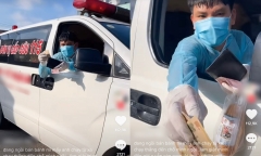 Chủ quán giật thót vì xe cứu thương đỗ ngay trước cửa, việc làm sau đó khiến ai cũng xúc động