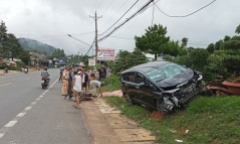 Tin tức tai nạn giao thông mới nhất ngày 10/6 : Ô tô mất lái tông trúng xe máy, 2 người thương vong