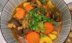 Cuối tuần làm món đuôi bò hầm bia ngon khó cưỡng