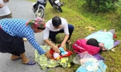 Điều dưỡng đỡ đẻ cho sản phụ  20 tuổi ngay trên đường đèo