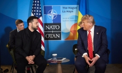 Tổng thống Trump ra tuyên bố nóng về việc viện trợ quân sự cho Ukraine, ông Zelensky bất ngờ có động thái 