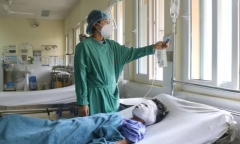Bé 11 tuổi bỏng toàn bộ vùng mặt, bác sĩ nhắc nhở về cách sơ cứu của người bà