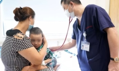 Bé 3 tuổi tím tái, co giật toàn thân sau tiêm kháng sinh