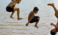 Bộ GD&ĐT đề nghị các địa phương hỗ trợ, giảm giá vé, chi phí học bơi cho học sinh