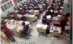 Video:  Nam sinh đột nhiên cười phá lên, lao ra cửa sổ tự tử khiến cả lớp bàng hoàng