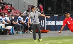 AFF Cup 2020: HLV tuyển Singapore khóc sau trận thua Thái Lan 0-2