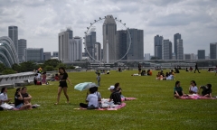 Singapore đơn giản hoá quy định phòng dịch, người đeo khẩu trang không cần giãn cách