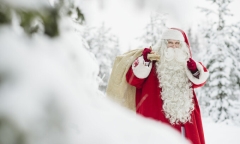 Vì sao ông già Noel mặc đồ màu đỏ đi phát quà đêm Giáng sinh?