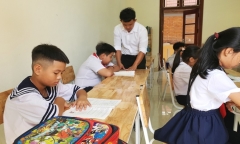 Dạy ngoại ngữ ở lớp 1 và 2 không được gây quá tải cho học sinh
