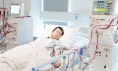 Uống nước ngọt mỗi ngày, thiếu niên 17 tuổi phải lọc máu định kỳ hàng tuần