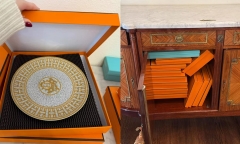 Mua lại tủ cũ trên mạng, người phụ nữ hốt hoảng khi nhìn thấy thứ bên trong 