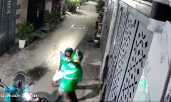 Xác minh clip tài xế công nghệ đánh, ném pháo nổ vào tài xế khác ở TP.HCM