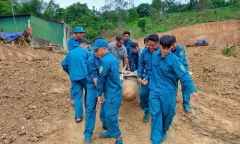 Tin tức thời sự 24h: Di chuyển quả bom nặng 350kg ra khỏi khu dân cư