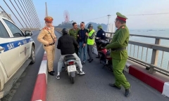 Buồn chuyện gia đình, nam thanh niên lên cầu Bãi Cháy định tự tử