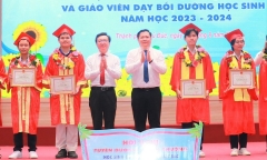 Tin tức thời sự mới ngày 3/8: TPThủ Đức chi hơn nửa tỷ đồng thưởng học sinh giỏi