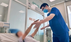 Nam thợ xây 42 tuổi co giật, hôn mê nguy kịch sau nhiều giờ làm việc ngoài trời