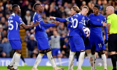 Cầu thủ Chelsea tranh nhau đá phạt đền, HLV Pochettino xấu hổ vì học trò