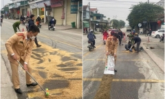 Tin tức thời sự hôm nay (6/2): Cảnh sát xúc cát, rải vỏ trấu xử lý dầu loang