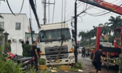 Hiện trường xe container mất lái lao vào nhóm người đứng ven đường, nhiều người thương vong ở Đồng Nai