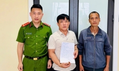 Tin tức thời sự hôm nay (3/5): Người gom phế liệu nhặt được nhẫn vàng gắn đá quý