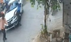 Clip: Tông trúng nhiều người trên phố, tài xế say xỉn bị đánh tới tấp