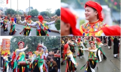 Dân vây kín xem dàn trai tân 