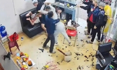 Xác minh clip nhóm người cầm vật giống súng xông vào quán cắt tóc hành hung, đòi tiền ở Hưng Yên