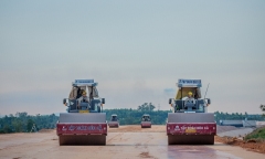 Hối hả thi công, đẩy tiến độ cao tốc Quảng Ngãi - Hoài Nhơn