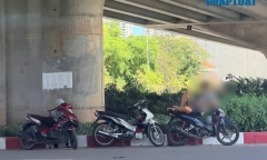 Hà Nội: Nắng nóng gay gắt, người dân “lánh nắng” dưới gầm cầu Vành đai 3