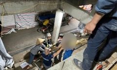 Giải cứu công nhân bị khối bê tông đổ sập, đè lên người 