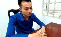 Bắt Chảo Láo Tả yêu cầu người phụ nữ cởi đồ để 