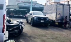 Cách chức Phó Giám đốc Trung tâm Văn hóa vì hành vi ném chất bẩn
