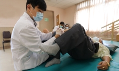 Người đàn ông đột tử vì nhồi máu não vào sáng sớm, bác sĩ chỉ ra 5 việc tuyệt đối không nên làm khi vừa ngủ dậy buổi sáng