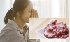 Người phụ nữ bị mất thị lực mắt trái sau khi ăn quá nhiều lạp xưởng, bác sĩ cảnh báo nguy hiểm