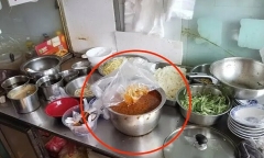 Thấy chồng mê món mì ngoại tiệm hơn cơm mình nấu, vợ sinh nghi đem kiểm tra thì phát hiện bí mật động trời