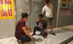Lâm Đồng: Nam thanh niên bất ngờ lao đầu vào ô tô tập lái trên quốc lộ 20