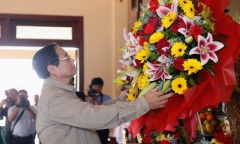 Thủ tướng dâng hương tưởng nhớ hai cố Thủ tướng và Anh hùng dân tộc Trương Định