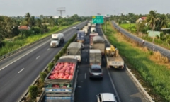 Cao tốc TP.HCM - Trung Lương kẹt xe gần 10 km sau tai nạn liên hoàn
