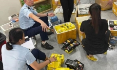 Nghệ An: Thu giữ số lượng lớn linh phụ kiện điện thoại nghi nhập lậu