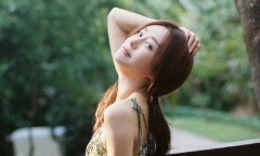 'Phú Sát Hoàng Hậu' Tần Lam gây 'sốt' với thân hình đồng hồ cát ở tuổi 42 