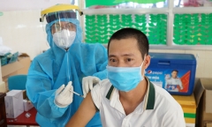 Triển khai tiêm vaccine phòng COVID-19 liều bổ sung và nhắc lại: Khẩn trương tiến hành để đảm bảo bao phủ cho người bệnh